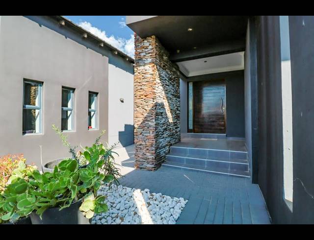 5 BEDROOM HOUSE FOR SALE IN COPPERLEAF ESTATE